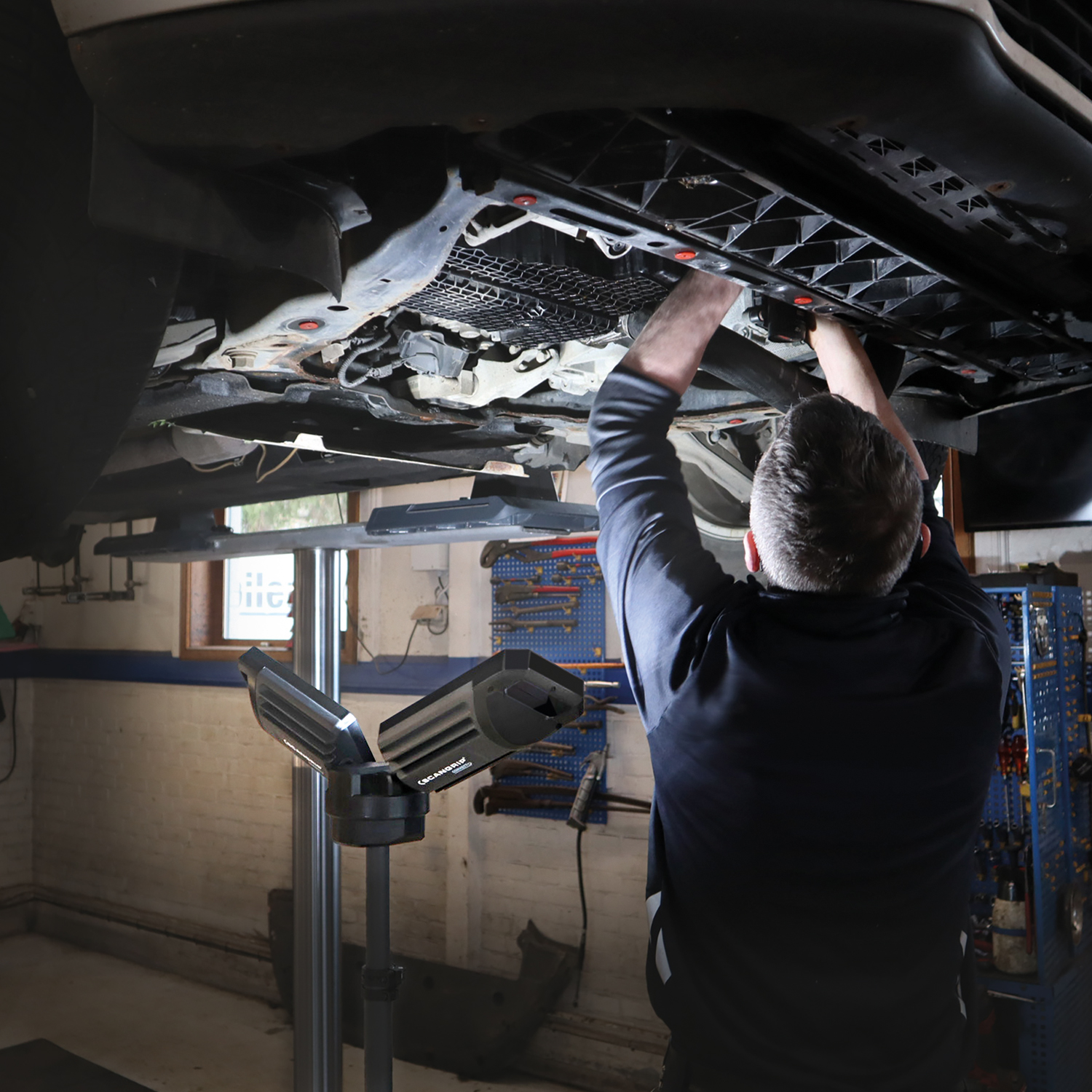 Scangrip Tower 5 Connect (03.6105C) - 5000 Lümen Entegre Tripodlu Çalışma Lambası - Görsel 4